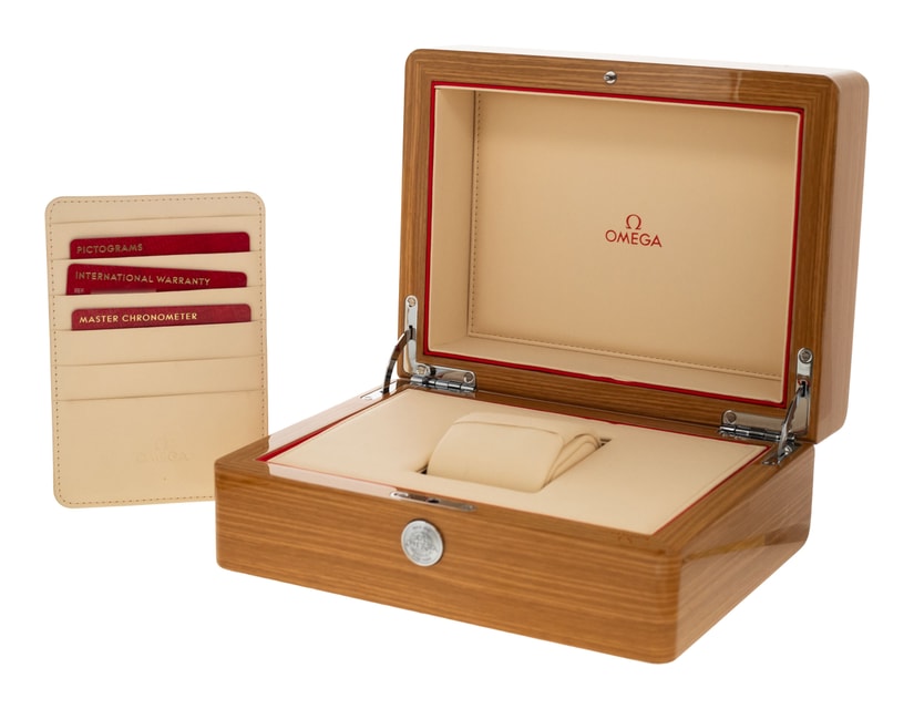 Omega Planet Ocean 215.33.44.22.01.001 Image 5